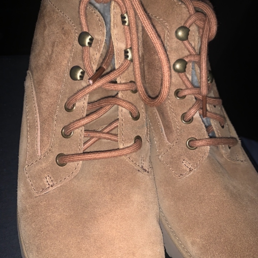 Boots - Picture 3 of 4